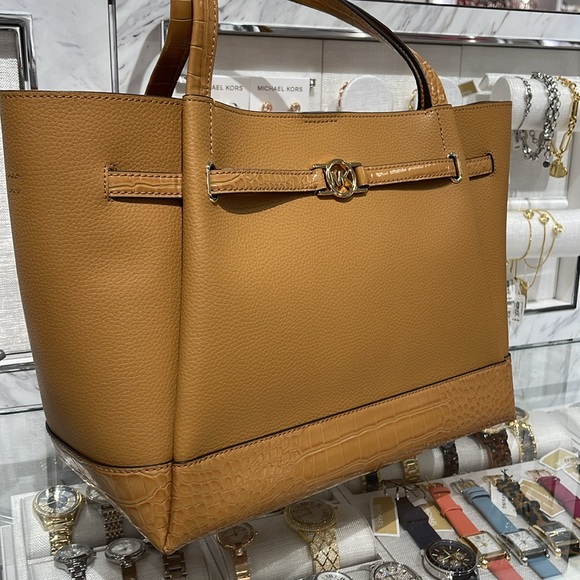 MICHAEL KORS
Reed Large Leather Belted Satchel Shoulder Tote Handbag 
Deer NWT - Picture 2 of 16